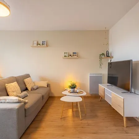 Bright With Terrace And Parking Daire *