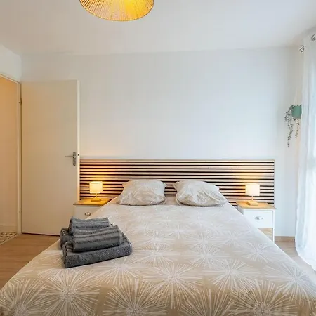 Bright With Terrace And Parking * Mérignac
