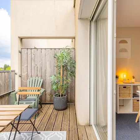 Daire Bright With Terrace And Parking