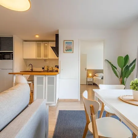 Bright With Terrace And Parking Appartamento