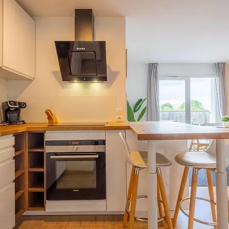 Daire Bright With Terrace And Parking