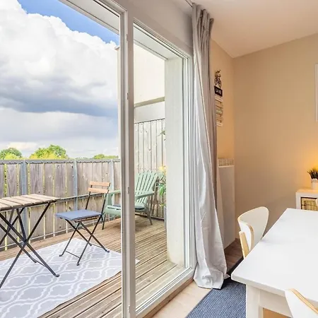 Bright With Terrace And Parking Mérignac